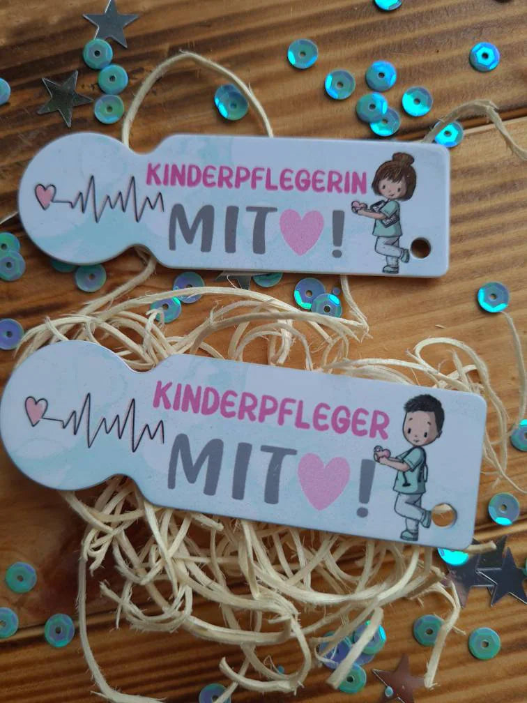Kinderpflegerin, Kinderpfleger, Pfleger, mit Herz