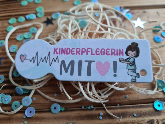 Kinderpflegerin, Kinderpfleger, Pfleger, mit Herz