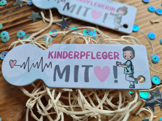 Kinderpflegerin, Kinderpfleger, Pfleger, mit Herz