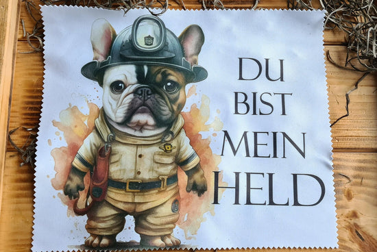 Held auf Pfoten