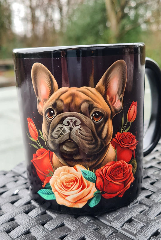 Bulldogge in der Rosenhöhle